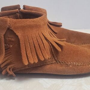 Minnetonka Womens Moccasins - Tan Fringe